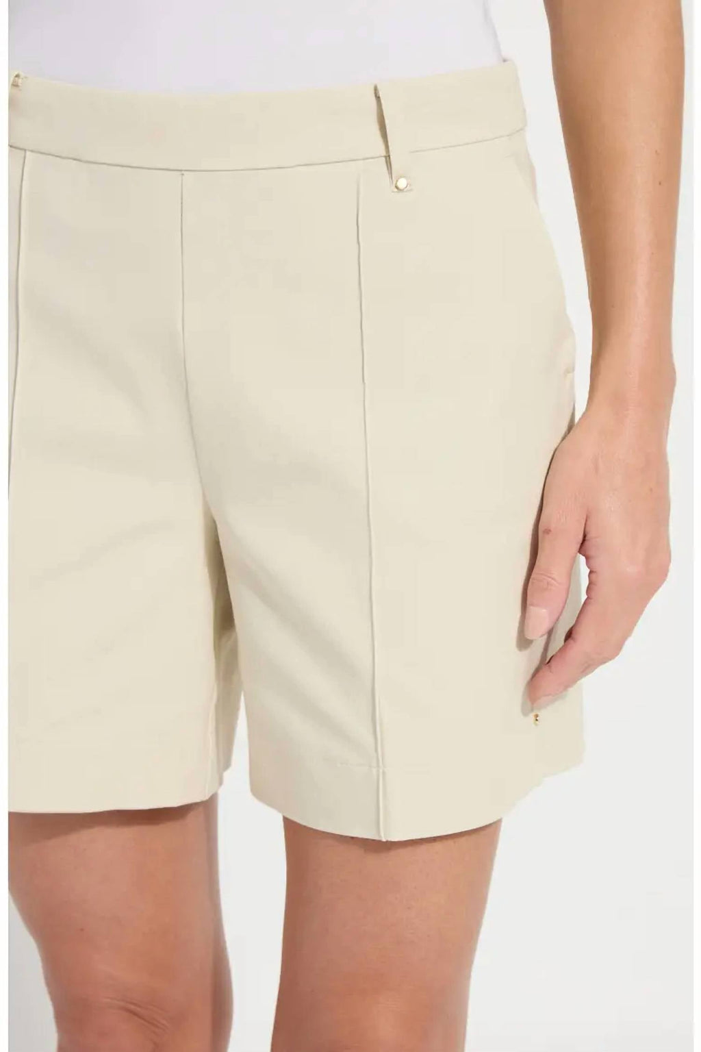 Amanda Stretch Twill Short In Sleek Beige