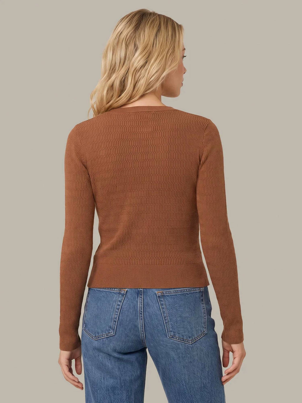Leni Novelty Rib Long Sleeve Crewneck Top In Carob Brown