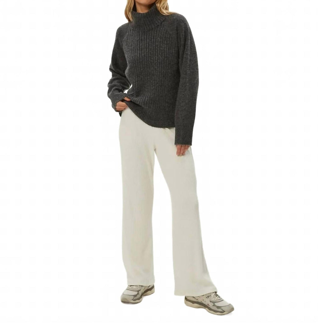Storm Turtleneck Pullover In Charcoal