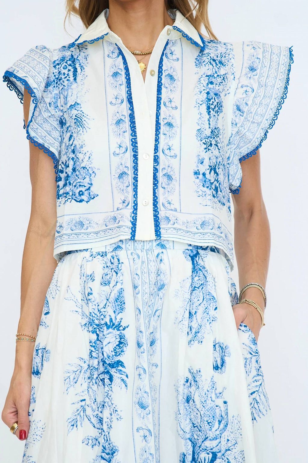 Whispy Ruffle Detail Top In Blue/ White