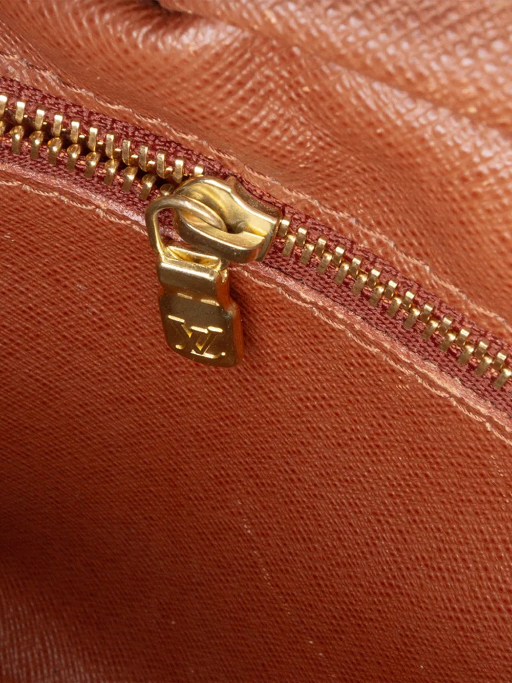 Pre-OwnedLouis Vuitton Pre-Owned2007 Monogram Trocadero 27 crossbody bag