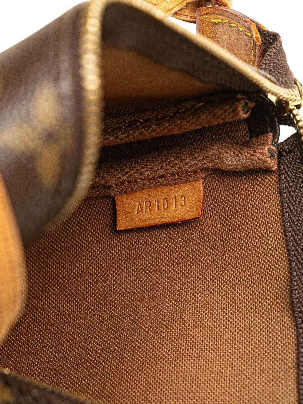 Pre-OwnedLouis Vuitton Pre-Owned2003 Monogram Pochette Accessoires shoulder bag