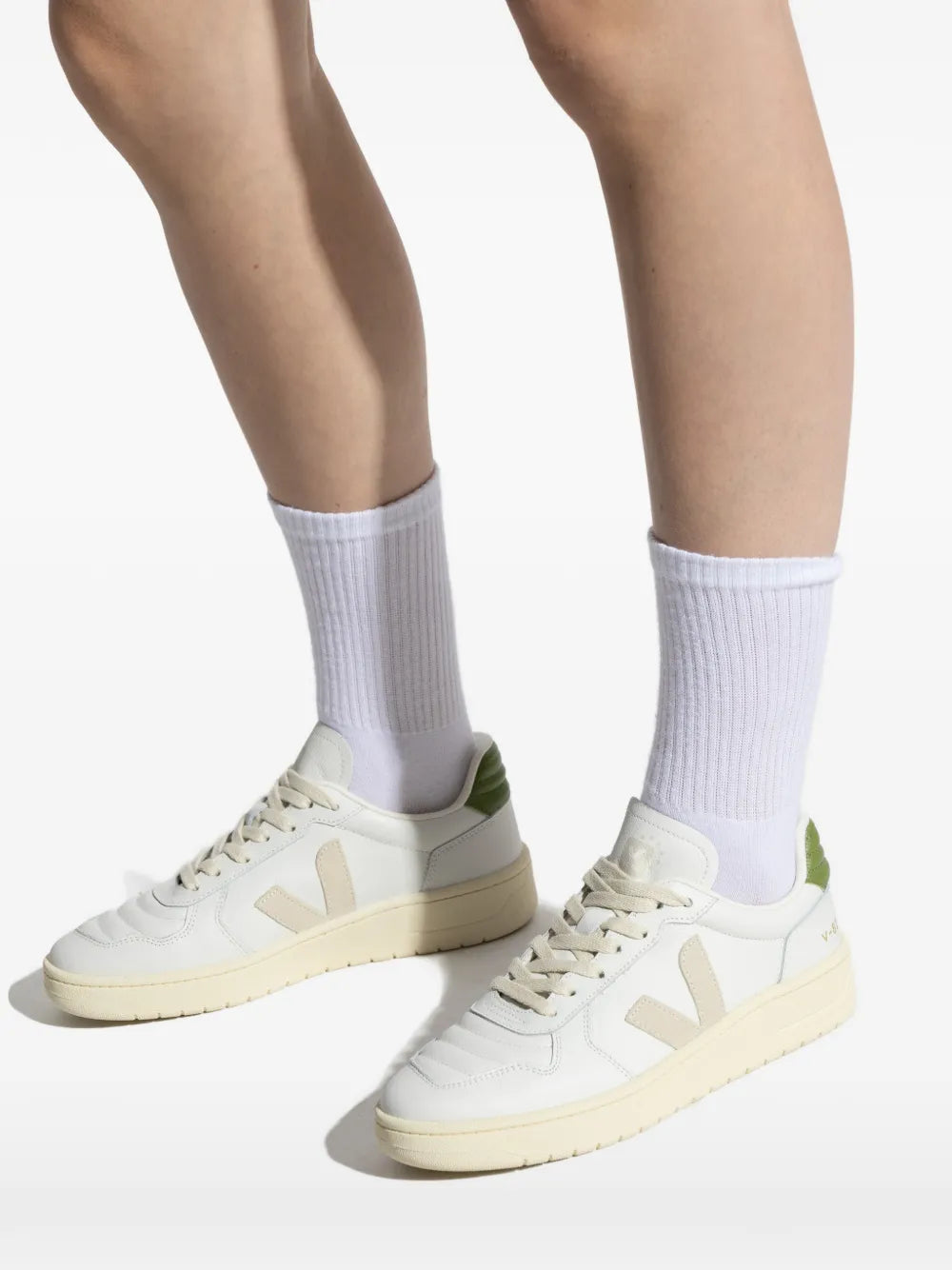 VEJA V-82 Ii Logo-Detailed