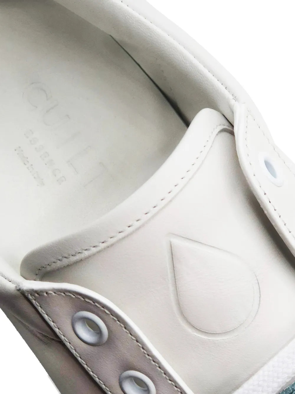 CU | LT ESSENCE Lace-Up Leather