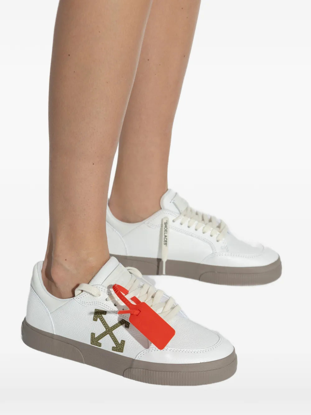 Off-White Arrow-Appliqu eather