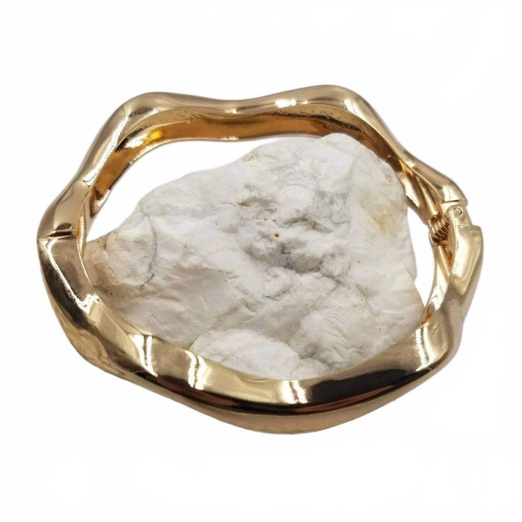 Women's Wavy Hinged Bangle Bracelet In Gold