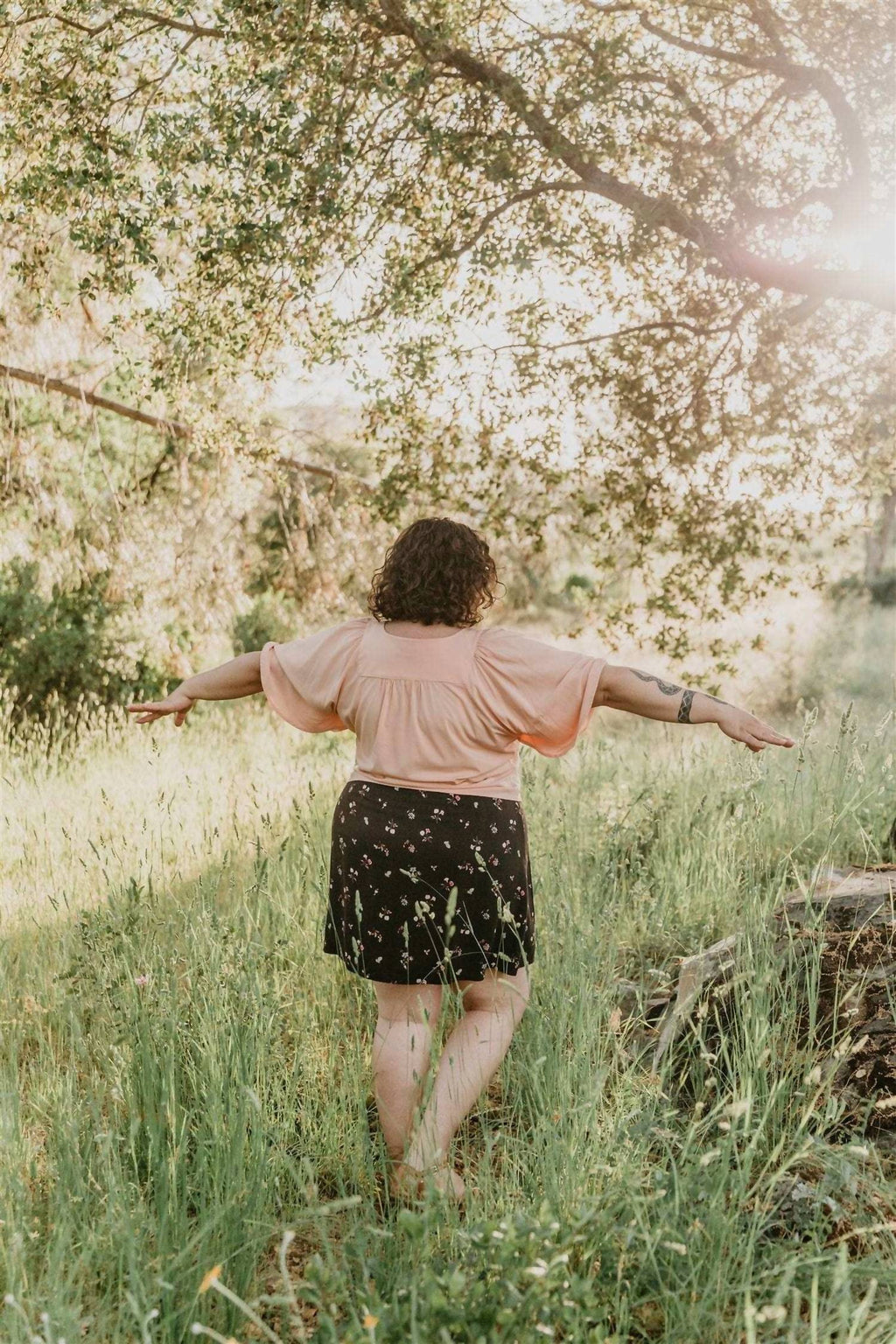 Flutter Butterfly Sleeves Top - Plus In Pink Blush Challis