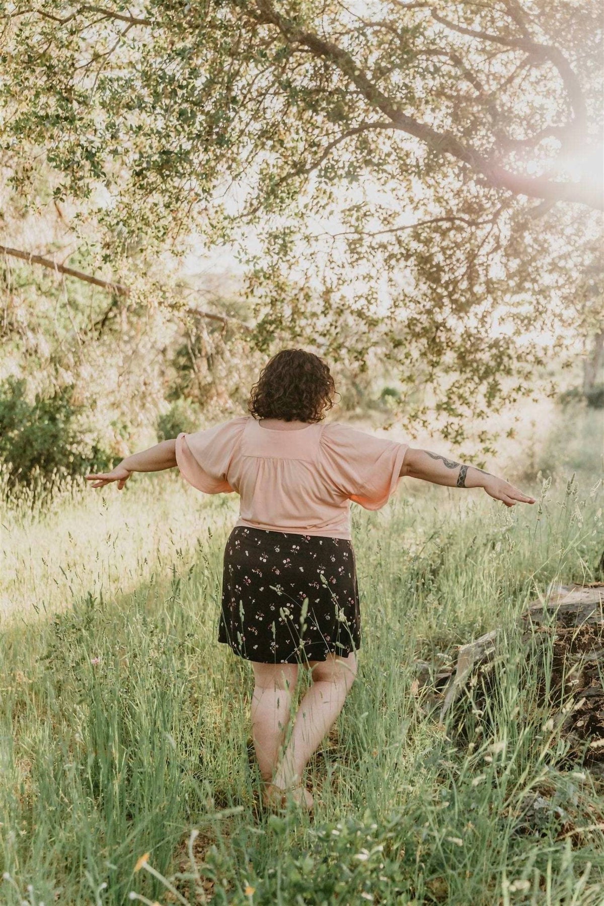 Flutter Butterfly Sleeves Top - Plus In Pink Blush Challis