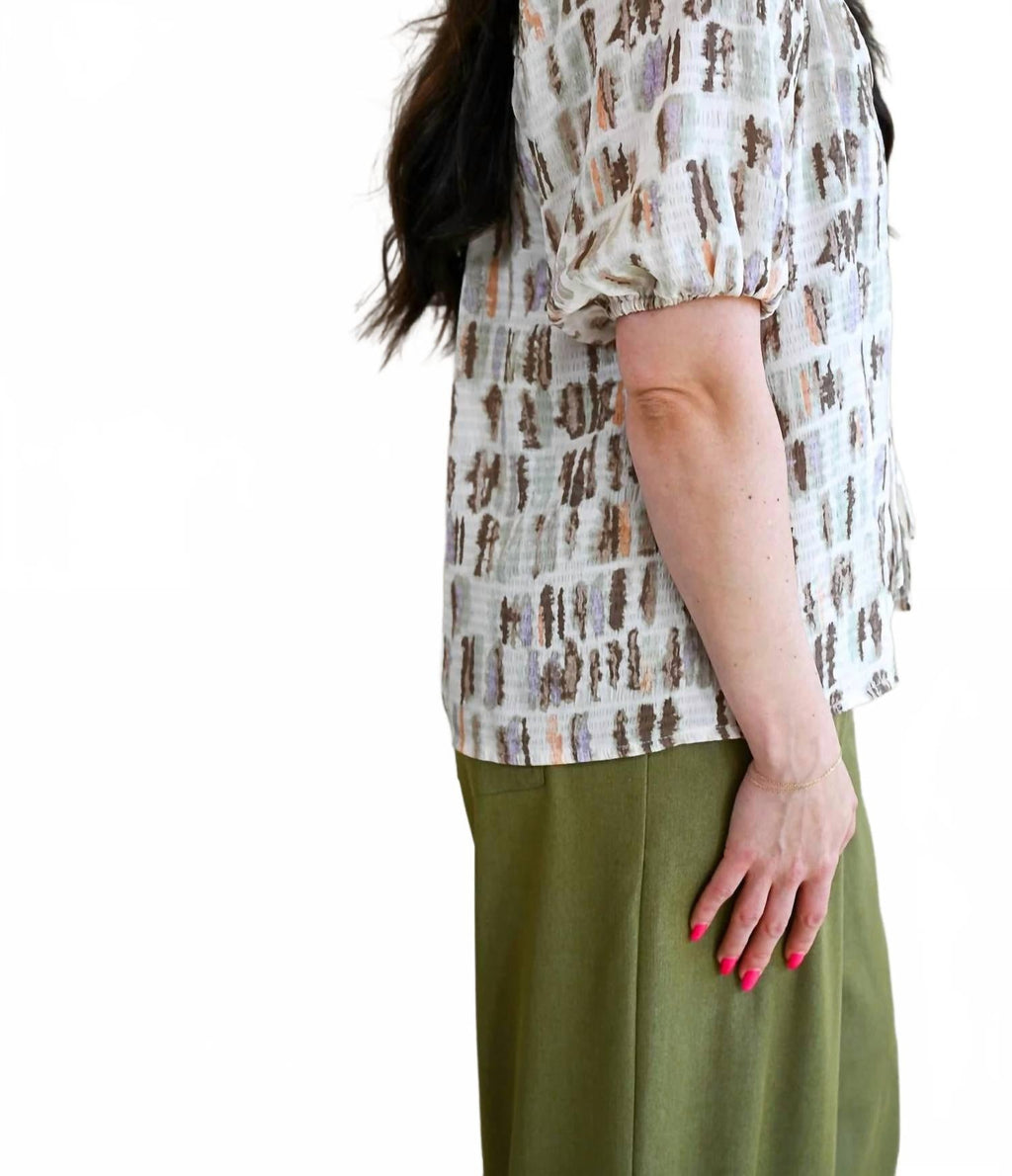 Women's Jewell Avenue Button Up Blouse In Beige