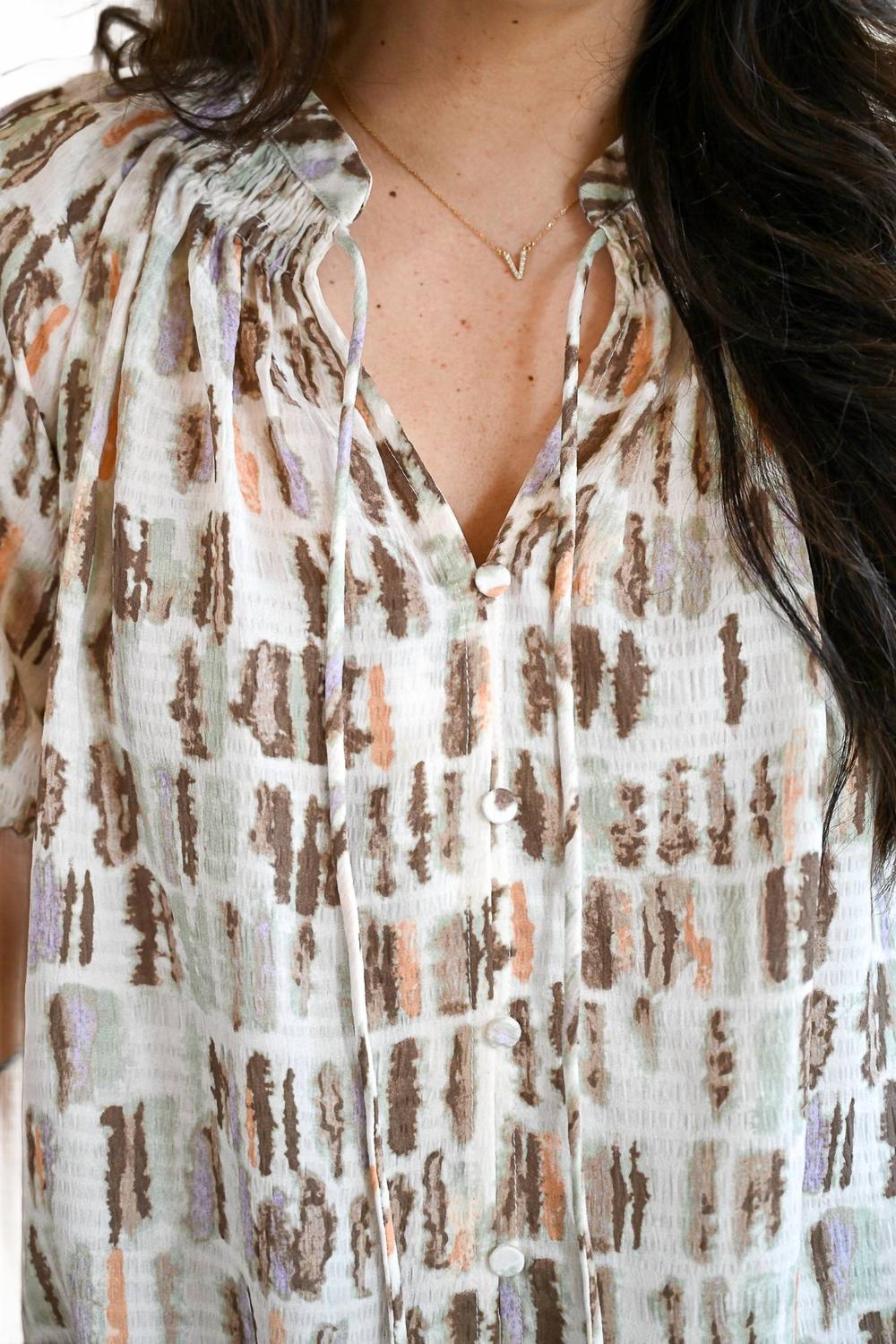 Women's Jewell Avenue Button Up Blouse In Beige