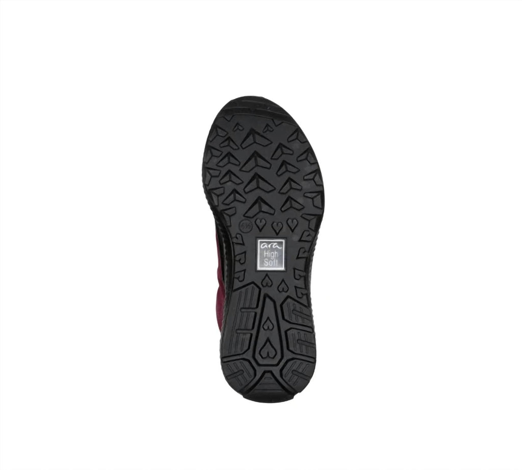 Women's Highland Bootie In Schwarz/berry/pink Hydro Leather