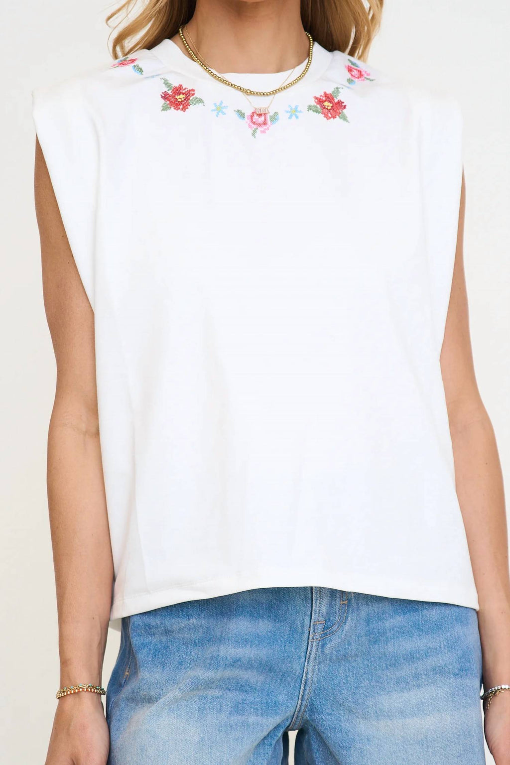 Floral Embroidery Muscle Tee In White