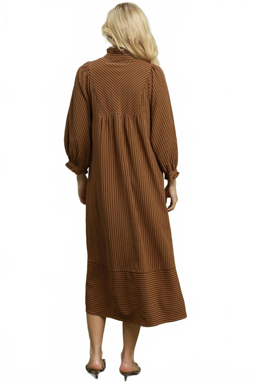 Hadley Seersucker Midi Dress - Curvy In Brown