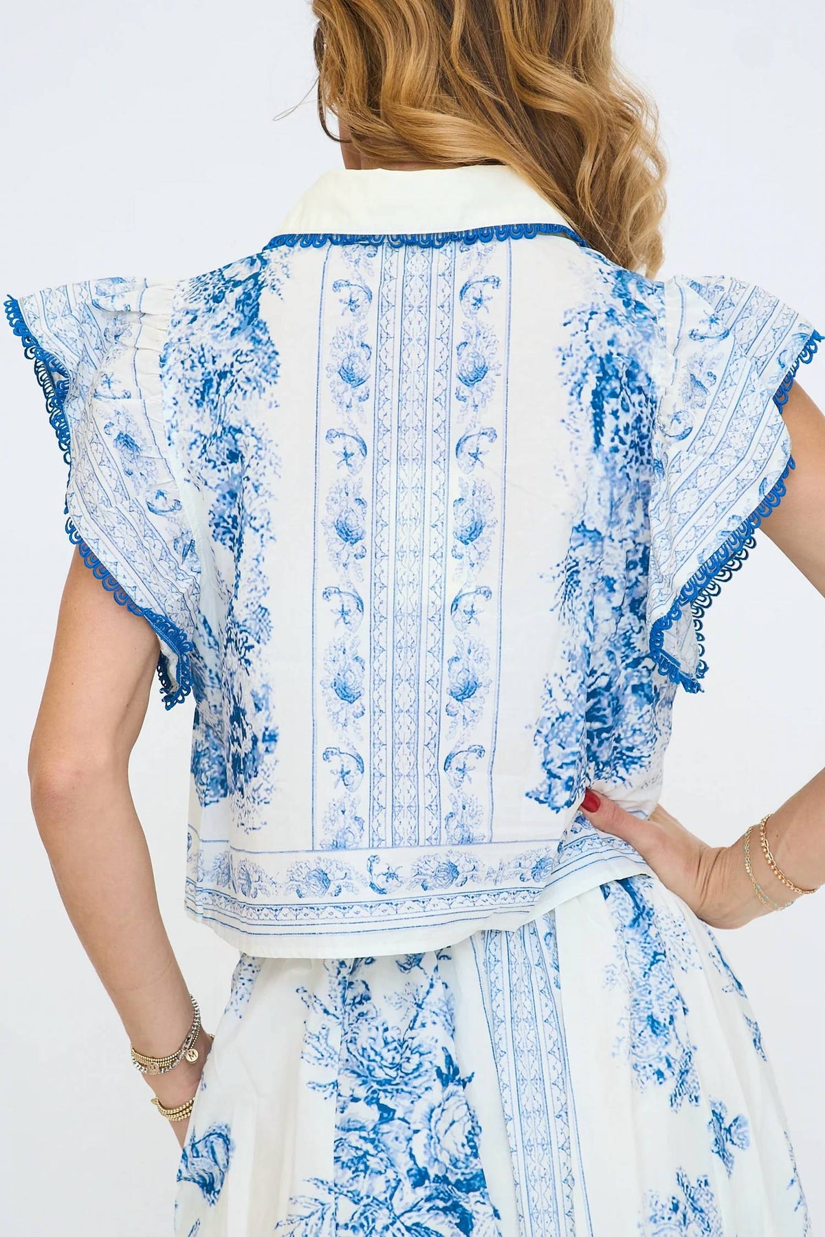Whispy Ruffle Detail Top In Blue/ White