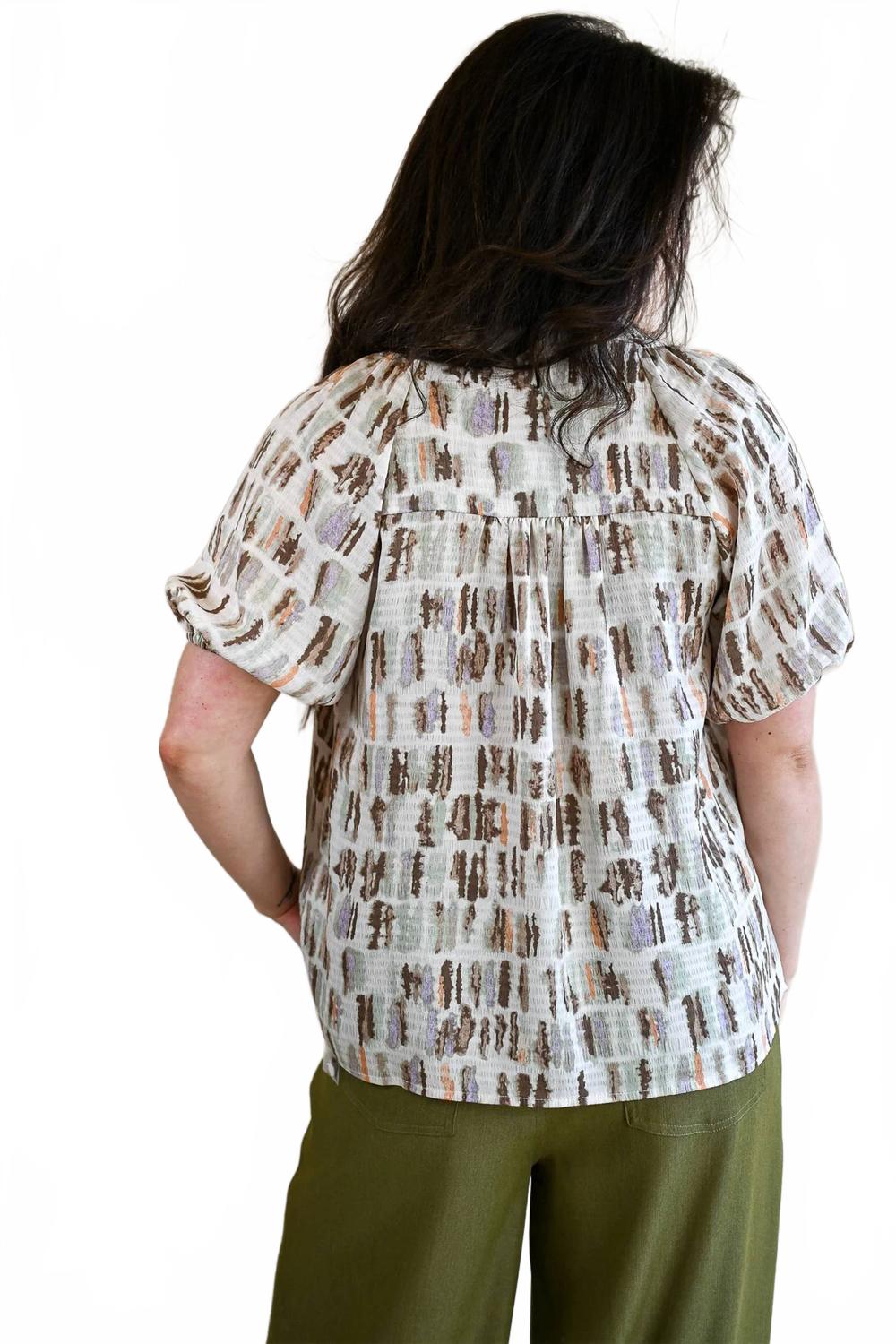 Women's Jewell Avenue Button Up Blouse In Beige